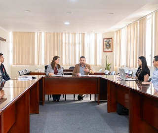 Entrega de Informe de Sostenibilidad del Centro de Gestión de Residuos Sólidos de Loja