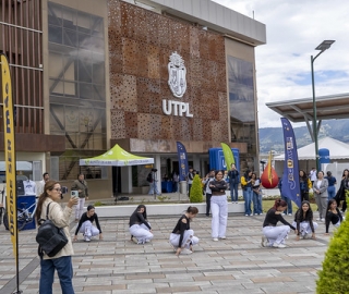 Feria Académica 2025 "Transforma tu Vida Universitaria"