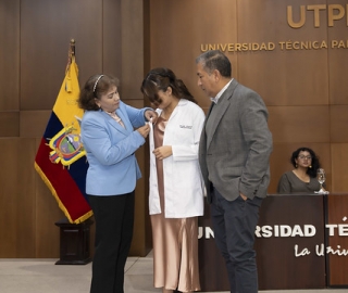 Imposición de Insignias – Carrera de Medicina