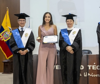 Homenaje a mejores estudiantes UTPL 2025 Homenaje a mejores estudiantes UTPL 2025