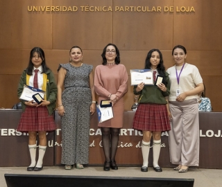 UTPL reconoció el compromiso de los abanderados de los colegios de Loja por su excelencia académica