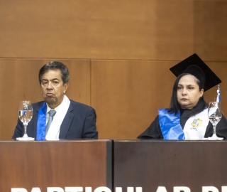 Condecoración a Carlos Calderón