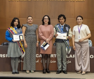 UTPL reconoció el compromiso de los abanderados de los colegios de Loja por su excelencia académica