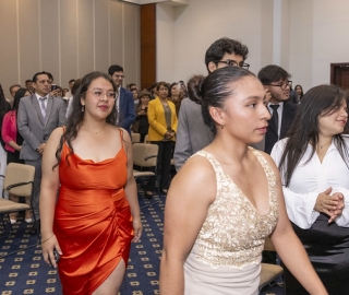 Imposición de mandiles a estudiantes de Fisioterapia