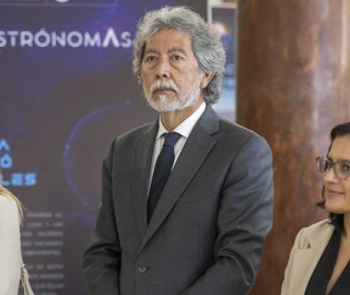 Conversatorio e inauguración de la exposición “Astrónomas” en UTPL