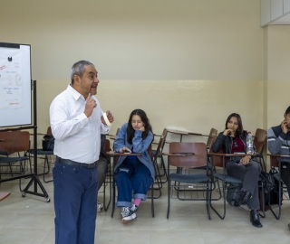 Aldea Global: La internacionalización de la práctica artística dictado por el docente Óscar Verde, de la Universidad Autónoma de México