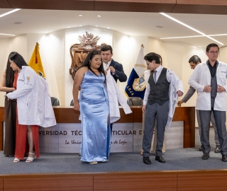 Imposición de mandiles | Carrera de Bioquímica y Farmacia