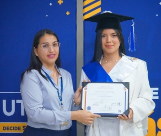 Nuevos profesionales de Galápagos recibieron su título