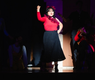 Obra de Teatro Los unos vs los otros Obra de Teatro Los unos vs los otros