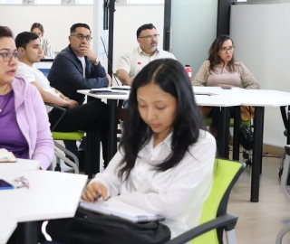 Café Científico sobre la gestión del suelo urbano, problemas y desafíos en Loja