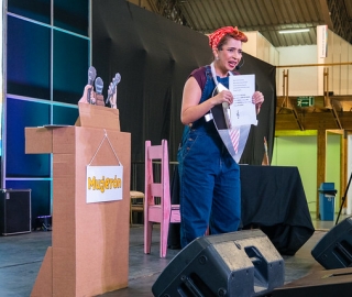 Presentación del microteatro Mujerón - Lucha femenina por la igualdad de los derechos Presentación del microteatro Mujerón - Lucha femenina por la igualdad de los derechos