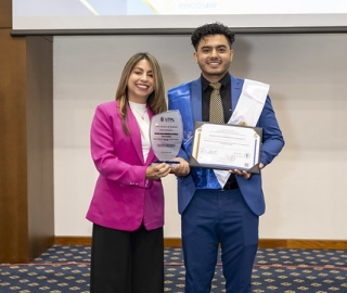 UTPL Escuela de Negocios reconoció el esfuerzo, dedicación y excelencia académica de sus mejores egresados.