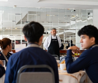 Aldea Global Gastronómica: Innovación en Equipos e Instalaciones de Restauración con el Mgtr. Fabián de Jesús Castañeda Orozco, de la Universidad ECCI – Colombia Aldea Global Gastronómica: Innovación en Equipos e Instalaciones de Restauración con el Mgtr. Fabián de Jesús Castañeda Orozco, de la Universidad ECCI – Colombia