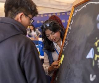 La UTPL participa en el Festival Internacional de Artes Vivas Loja con sus talentosos grupos de arte en la Plaza de la Cultura