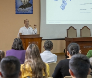 Conferencia: Regulation of antibody responses in vaccination and autoimmunity