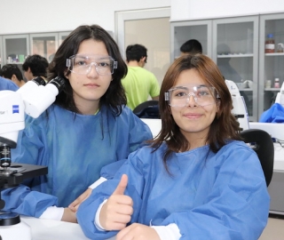 Talleres Académicos dirigidos a estudiantes de bachillerato de Loja Talleres Académicos dirigidos a estudiantes de bachillerato de Loja
