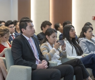 Estudiantes de Fisioterapia reciben sus mandiles