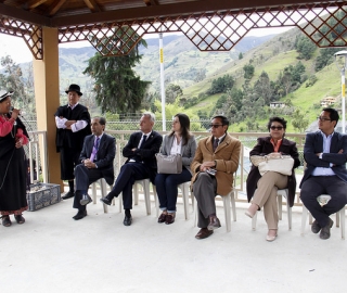 Inauguración del Laboratorio de Lenguas Vivas Quichua - Español Inauguración del Laboratorio de Lenguas Vivas Quichua - Español