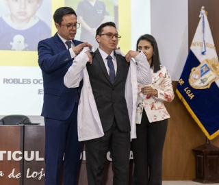 Imposición de mandiles a estudiantes de Fisioterapia