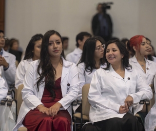 Ceremonia de imposición de mandiles a los estudiantes de 7mo ciclo de la carrera de Psicología Clínica