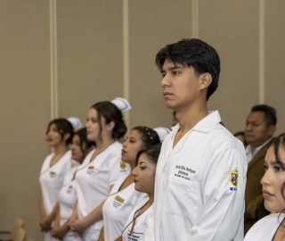 Imposición de insignias a estudiantes de Enfermería