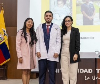 Imposición de mandiles a estudiantes de Fisioterapia