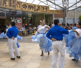 UTPL, escenario del arte y la diversidad cultural en el Festival Folclóricos Internacionales (FESFIN) 2025 UTPL, escenario del arte y la diversidad cultural en el Festival Folclóricos Internacionales (FESFIN) 2025