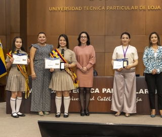 UTPL reconoció el compromiso de los abanderados de los colegios de Loja por su excelencia académica