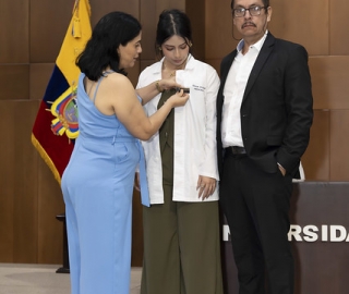 Imposición de Insignias – Carrera de Medicina