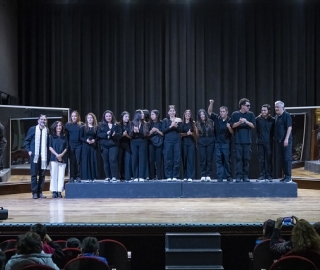 Obra de Teatro “Espejos, una historia casi universal” | Fecha: 12 de junio de 2024 | Lugar: Teatro Bolívar