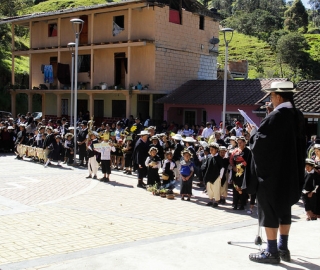 Inauguración del Laboratorio de Lenguas Vivas Quichua - Español Inauguración del Laboratorio de Lenguas Vivas Quichua - Español