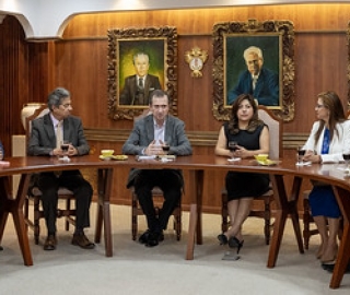 Visita protocolaria de asambleístas nacionales a la UTPL