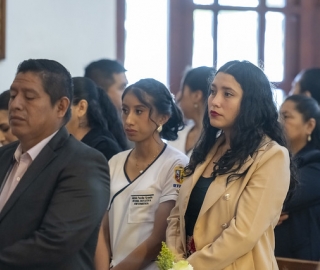 Imposición de insignias a estudiantes de Enfermería
