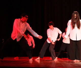 Carrera de Comunicación presentó la obra de teatro "Espejos" Carrera de Comunicación presentó la obra de teatro "Espejos"