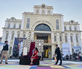 La UTPL participa en el Festival Internacional de Artes Vivas Loja con sus talentosos grupos de arte en la Plaza de la Cultura