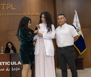 Imposición de Insignias – Carrera de Medicina