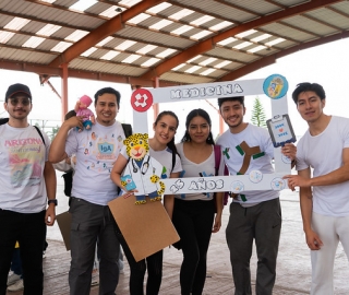 Desfile de Promociones y Ginkana – 25 Años de Medicina UTPL