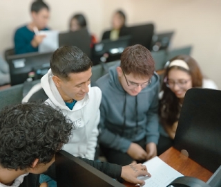 Aprendizaje colaborativo con apoyo de la IA para potenciar la enseñanza de contenidos en Inglés