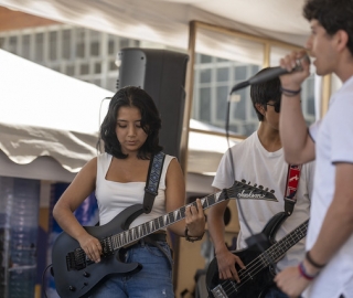 La UTPL participa en el Festival Internacional de Artes Vivas Loja con sus talentosos grupos de arte en la Plaza de la Cultura