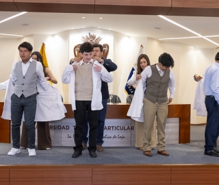 Imposición de mandiles | Carrera de Bioquímica y Farmacia