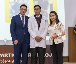 Imposición de mandiles a estudiantes de Fisioterapia