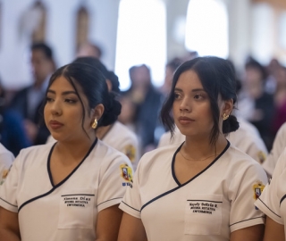 Imposición de Indumentaria a los estudiantes de Enfermería
