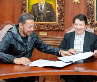 UTPL y Bienal de Cuenca firman convenio para impulsar el Congreso de las Nuevas Pedagogías del Arte Contemporáneo UTPL y Bienal de Cuenca firman convenio para impulsar el Congreso de las Nuevas Pedagogías del Arte Contemporáneo