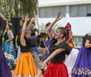 UTPL, escenario del arte y la diversidad cultural en el Festival Folclóricos Internacionales (FESFIN) 2025 UTPL, escenario del arte y la diversidad cultural en el Festival Folclóricos Internacionales (FESFIN) 2025