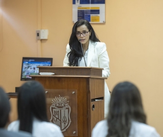 Imposición de mandiles a estudiantes de Nutrición y Dietética