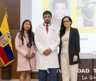 Imposición de mandiles a estudiantes de Fisioterapia