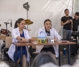 La UTPL participa en el Festival Internacional de Artes Vivas Loja con sus talentosos grupos de arte en la Plaza de la Cultura