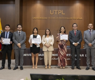 Ceremonia de entrega de certificaciones e insignias | Derecho UTPL Ceremonia de entrega de certificaciones e insignias | Derecho UTPL