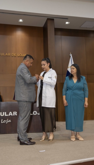 Imposición de Insignias – Carrera de Medicina