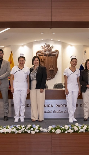 Imposición de Indumentaria a los estudiantes de Enfermería Imposición de Indumentaria a los estudiantes de Enfermería